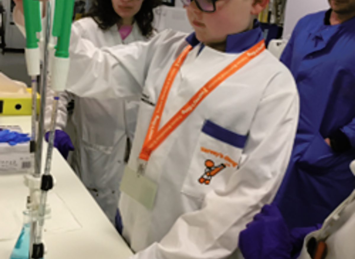 In Biochemistry, Emma and Dalma demonstrated how the analysers work through engaging experiments. 