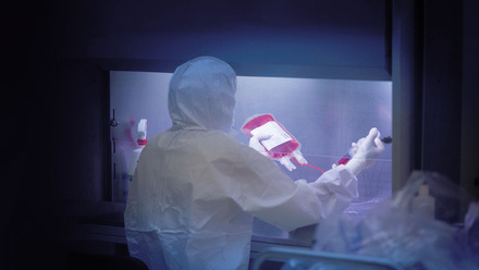 web-p32-33-stem-cell-stem-cells-in-laboratory-credit-sciencephotolibrary-c0342751.jpg