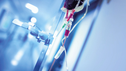 web-p44-47-transfusion-practitioner-blood-bag-hanging-iv-credit-istock-1338074274.jpg