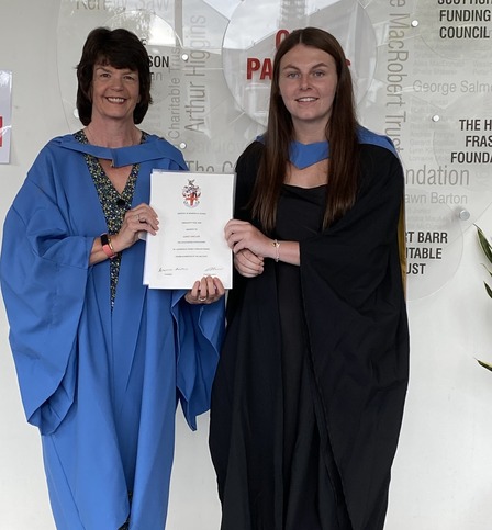 ibms-presidents-prize-photo-aimee-sinclair-and-dr-linda-walsh-1-.jpeg